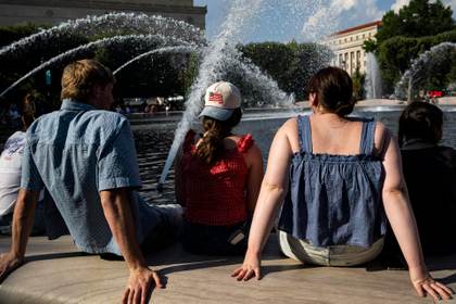 Millones de estadounidenses permanecen bajo alertas de calor y lluvias intensas