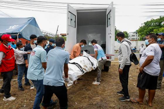 Nepal eleva a 903 los muertos y a 4.247 los desaparecidos por la violenta riada