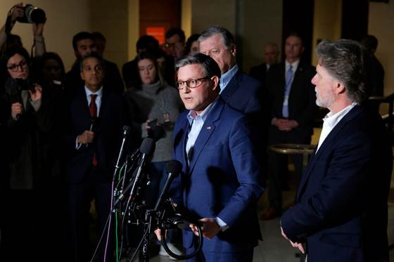 Demócratas cuestionan amenazas de Irán contra EE.UU. antes de lanzar operación Furia Épica