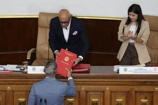 El Parlamento de Venezuela designa a un nuevo fiscal general y a una defensora del pueblo