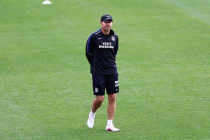 El Atlético viaja a Sevilla sin Julián Alvarez ni Vargas y con la novedad de 'Cuti' Romero