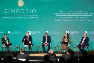 Empresarios: Latinoamérica debe ser neutral entre EE.UU. y China por minerales críticos