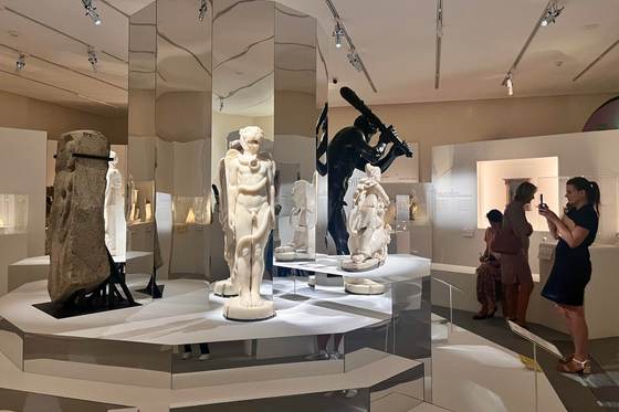 Un 'Louvre de Bayona', a 40 kilómetros de España, sondea el papel del mito en la historia