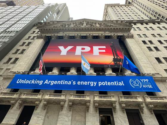 Corte de Apelaciones de EEUU anula sentencia que obligaba a Argentina a pagar en caso YPF