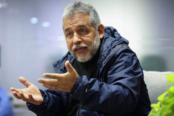Mario Mendoza: “Construimos una sociedad inmunda” que nos acorrala "contra el abismo”