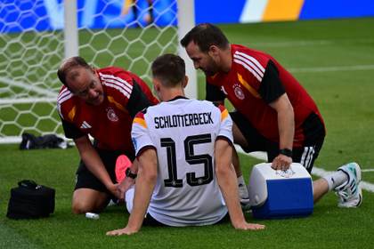 Nico Schlotterbeck se pierde el resto del Mundial por lesión de tobillo
