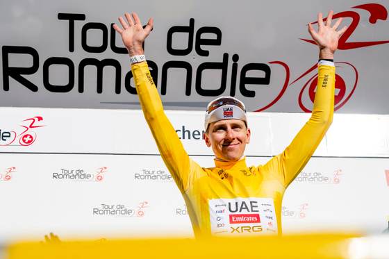 Pogacar gana al esprint y mantiene el liderato del Tour de Romandía