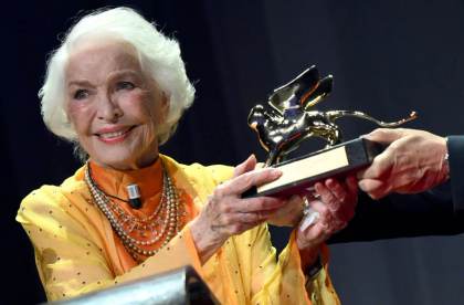 Ellen Burstyn, una legendaria y conmovida 'Leona de Oro' en Venecia