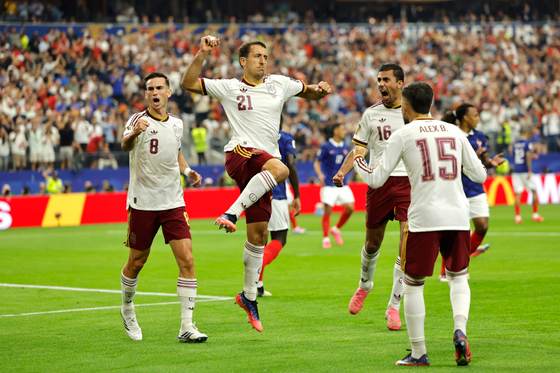 Oyarzabal iguala a Butragueño y Villa con cinco goles en un Mundial