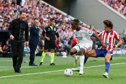 Simeone cambia el derbi