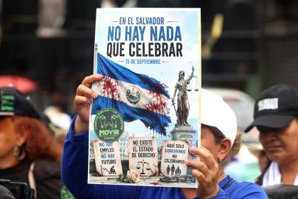 Cientos de salvadoreños exigen en día de independencia el respeto a los Derechos Humanos