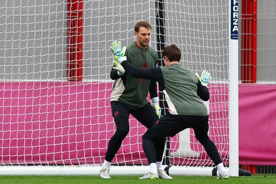 Neuer: "Es una pena que falte Courtois"