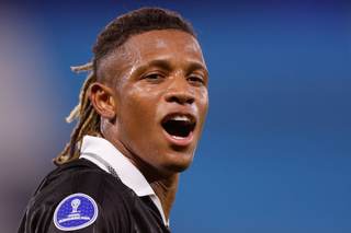 2-3. Botafogo presenta sus credenciales en Buenos Aires