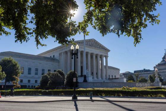 El Supremo de EE.UU. permite a Trump reactivar las deportaciones a terceros países