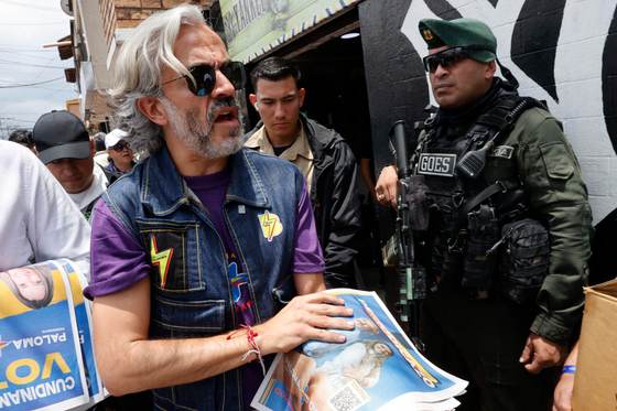 Juan Daniel Oviedo, un candidato a vicepresidente que revoluciona la política en Colombia