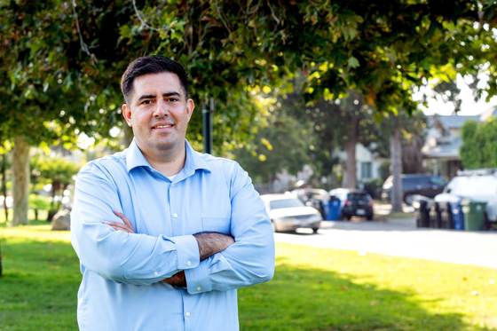 El candidato mexicano José Ugarte apuesta por más poder latino en Concejo de Los Ángeles
