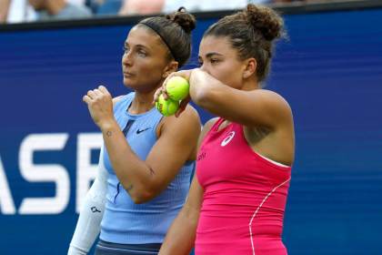 Italia expone su corona en la Billie Jean King entre China, Chequia y el calendario