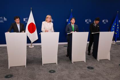 La UE y Japón se comprometen a colaborar más en la protección de los menores en internet