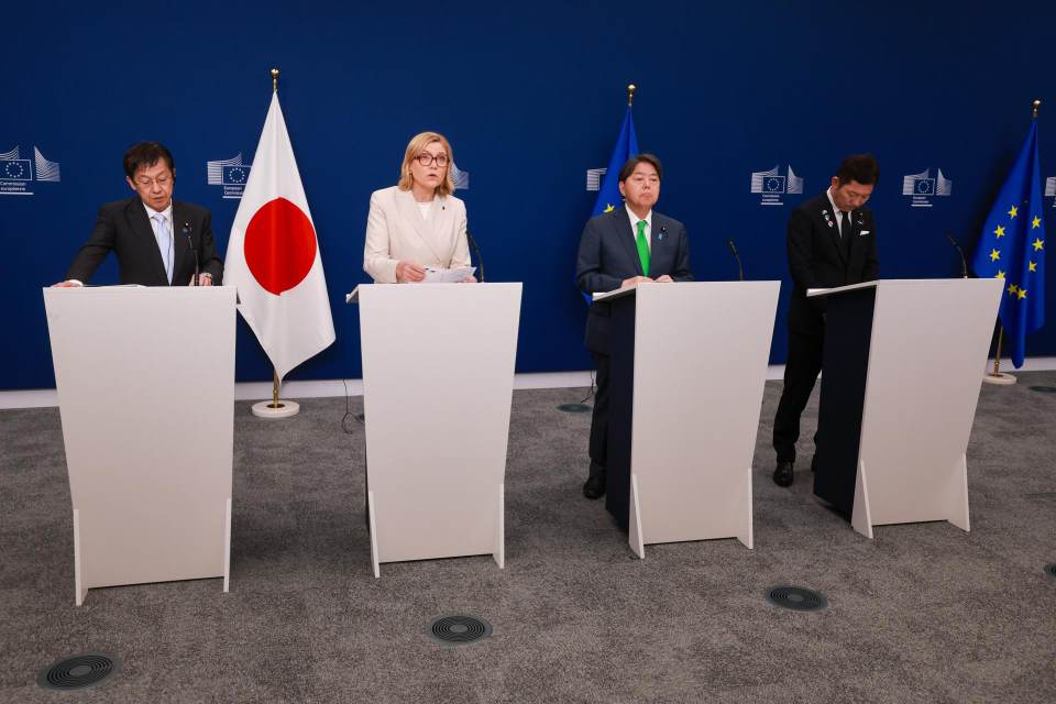 La UE y Japón se comprometen a colaborar más en la protección de los menores en internet