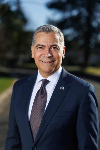 Becerra, candidato líder a la Gobernación de California, dice que sabe cómo lidiar con Trump