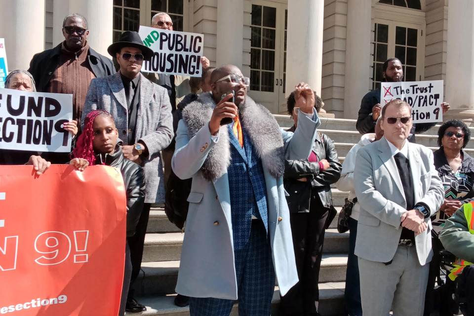 Protesta en Nueva York contra el alcalde Mamdani por incumplir promesas de asequibilidad