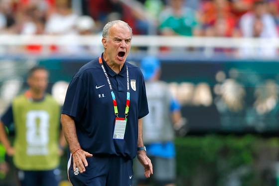Uruguay cierra con otro fracaso el ciclo Bielsa y se replantea su futuro