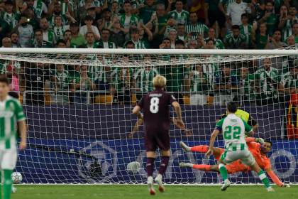 3-2. El Betis brilla con su segundo triunfo en la 'Champions' ante un competitivo Oporto