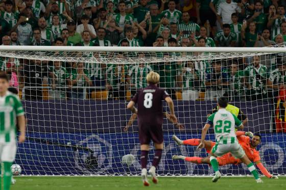 3-2. El Betis brilla con su segundo triunfo en la 'Champions' ante un competitivo Oporto