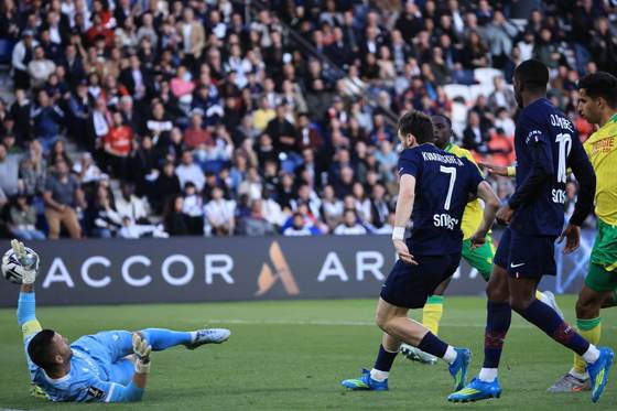3-0. Al PSG se le pone la liga de 'Kvara'