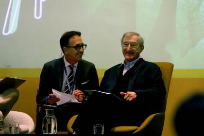 Julian Barnes encuentra "más verdad" en los libros que en la realidad
