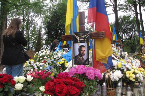 Ucrania despide a un soldado colombiano caído en la guerra con Rusia