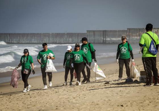 Activistas de México y EEUU refuerzan monitoreo de contaminación en playas de la frontera