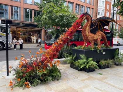El barrio londinense de Chelsea se llena de coloridas esculturas con flores y plantas