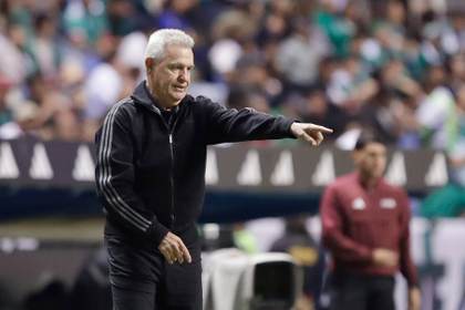 Aguirre ve como un plus que sus jugadores pueden desempeñarse en varias posiciones