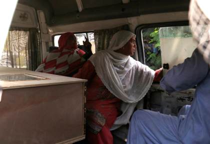 Pakistán cesa a un alto cargo e investiga fallos tras la muerte de 14 bebés en un hospital