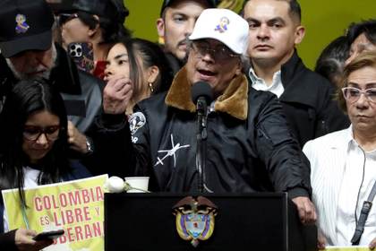 Petro pide investigar si explosivos del atentado en la Panamericana llegaron desde Ecuador