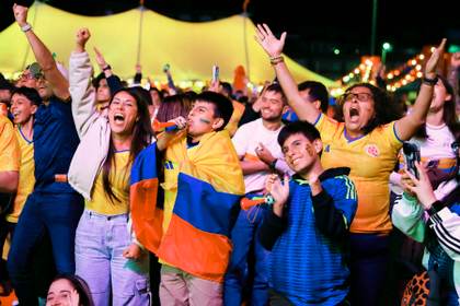 La fiesta mundialista se apodera de las 'fanzones' colombianas tras el triunfo sobre Ghana