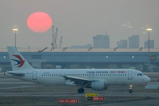 Múltiples vuelos entre China y el sudeste asiático, cancelados por el impacto de la guerra