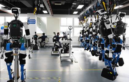 China reunirá a más de 300 robots en su próxima media maratón humanoide en Pekín