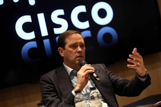 Las acciones de Cisco suben un 17 %, tras anunciar que recortará 4.000 puestos de trabajo