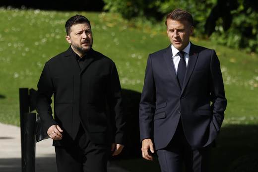 Macron recibe a Zelenski para una reunión dedicada a Ucrania en la cumbre del G7