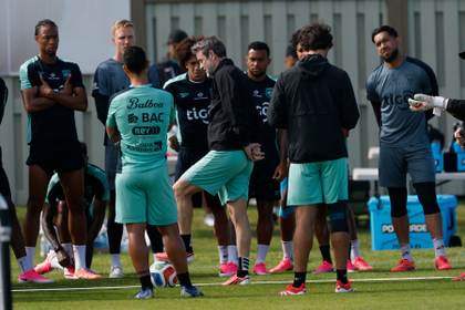 Panamá busca su primera victoria mundialista contra una Ghana sin Partey