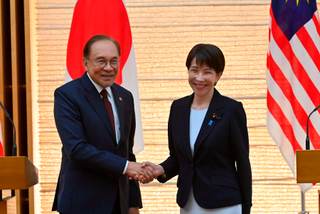 Japón y Malasia acuerdan reforzar su cooperación en seguridad energética y defensa