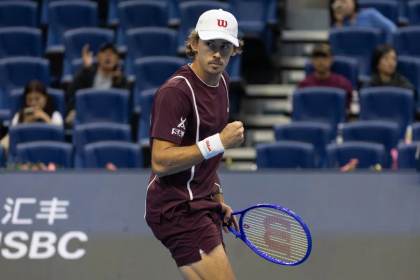De Miñaur alcanza la final de Pekín tras la retirada de Hurkacz por lesión