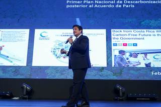 Expresidente de Costa Rica dice en Ecuador que la transición energética no debe polarizar