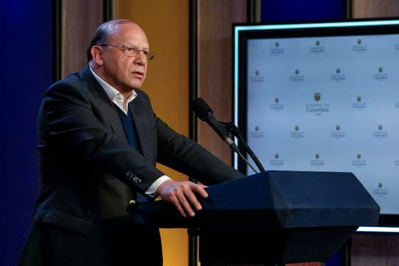 Gobierno electo activa transición en Colombia entre críticas de Petro y desafío de Cepeda