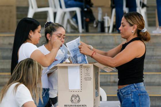 El voto en blanco supera a seis de los once candidatos a la Presidencia en Colombia