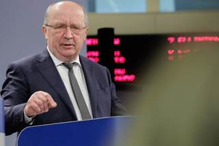 Europa deberá asumir en Ucrania el desgaste militar de EE.UU. en Irán, dice comisario de la UE