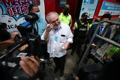 Interponen un recurso legal ante la orden de captura del expresidente Bucaram en Ecuador