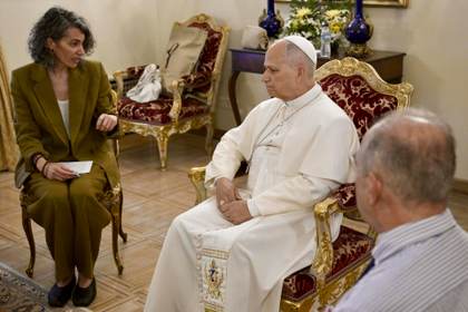 El papa se reúne con 6 víctimas de abusos durante una hora en la Nunciatura de Madrid